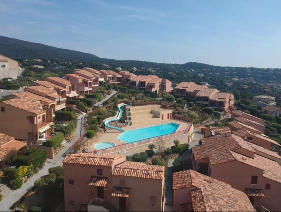 Appartement Terrasse De 30M2 Vue Mer Panoramique 1 Chambre à Cavalaire-sur-Mer Extérieur photo